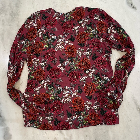 BEACH RIOT long sleeve v- neck blouse - Picture 2 of 6